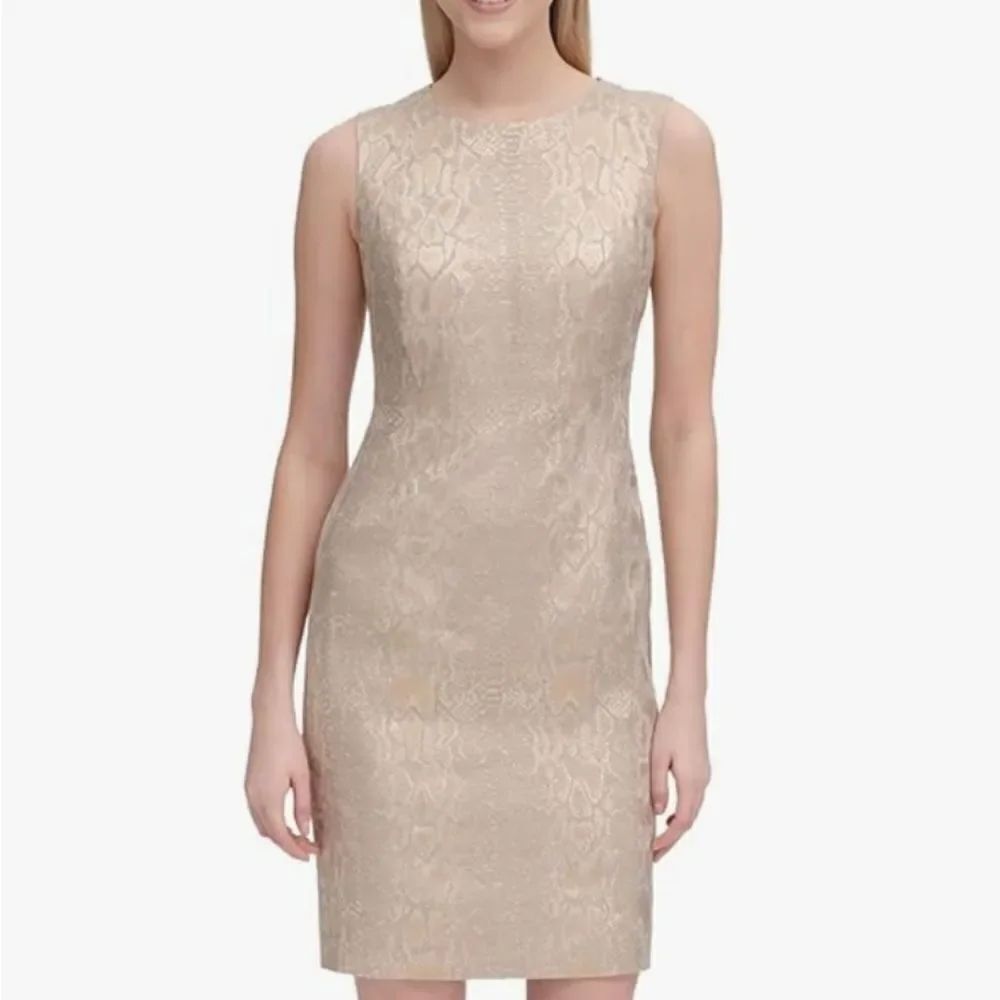 BRAND NEW ANTONIO MELANI SLEEVELESS WIDE V-NECK SHAPE DRESS